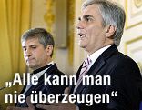 Bundeskanzler Werner Faymann (SPÖ) und Vizekanzler Michael Spindelegger (ÖVP) während einer PK zum Koalitionsübereinkommen