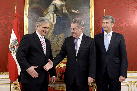 © APA/Robert Jäger Bundespräsident Heinz Fischer mit Bundeskanzler Werner Faymann (SPÖ) und Vizekanzler Michael Spindelegger (ÖVP)