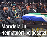 Aufgebahrter Sarg von Nelson Mandela