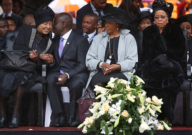 © AP/Matt Dunham Graca Machel und Winnie Madikizela–Mandela