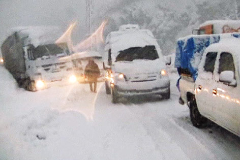 © EBU Schneechaos auf einer Straße