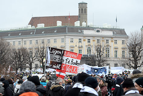 © APA/Helmut Fohringer Demonstranten vor dem Bundeskanzleramt