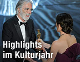 Der Regisseur des Filmes "Amour",  Michael Haneke mit seinem Oscar