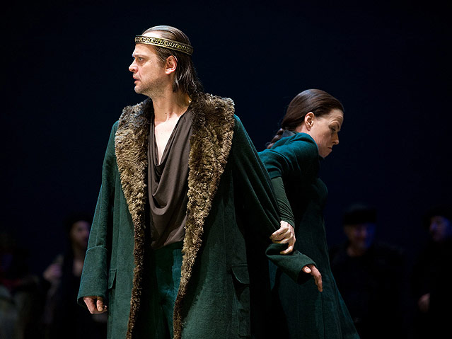 © Burgtheater/Reinhard Werner Dietmar König (Herzog von Albany), Corinna Kirchhoff (Goneril)