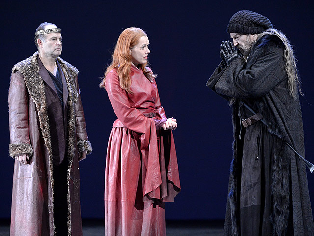 © APA/Hans Klaus Techt Martin Reinke als "Herzog von Cornwall", Dorothee Hartinger als "Regan" und Klaus Maria Brandauer als "König Lear"