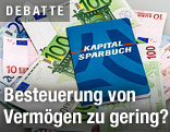 Sparbuch auf Euro-Scheinen