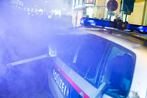 © ORF.at/Roland Winkler Zerstörtes Polizeiauto