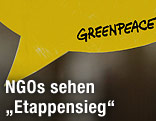 Sprechblasenschild mit Greenpeace-Schriftzug