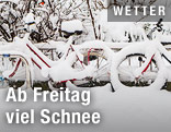 Verschneite Fahrräder