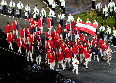 © GEPA/Christian Walgram Österreichische Athleten beim Fahneneinzug bei den olympischen Sommerspielen in London 2012