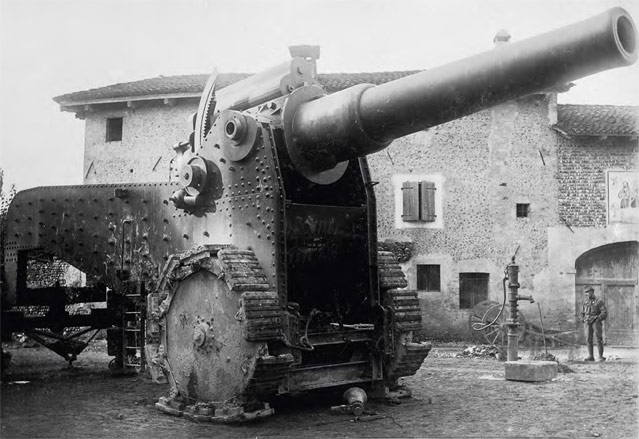 © Österreichisches Staatsarchiv Erbeutetes italienisches 30,5-cm-Geschütz in
Zampichia, Friaul, 17. November 1917
