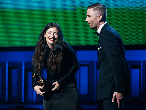 © Reuters/Mario Anzuoni Die neuseeländische Sängerin Lorde gemeinsam mit dem Produzenten Joel Little