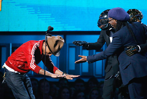 © Reuters/Mario Anzuoni US-Sänger Pharrell Williams verbeugt sich Daft Punk