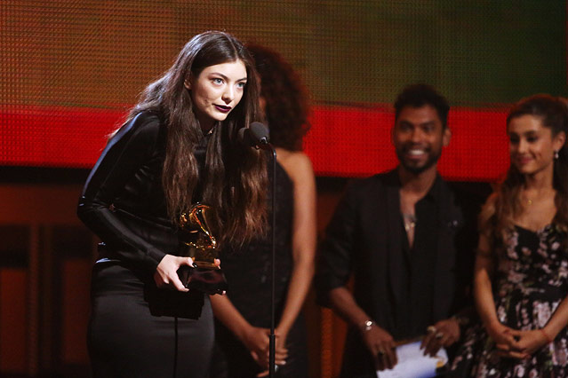 © APA/AP/Invision/Matt Sayles Sängerin Lorde mit der Auszeichnung