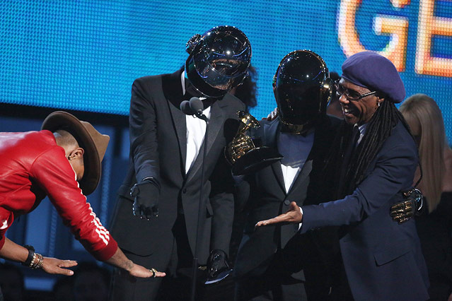 © APA/AP/Invision/Matt Sayles US-Sänger Pharrell Williams verbeugt sich Daft Punk