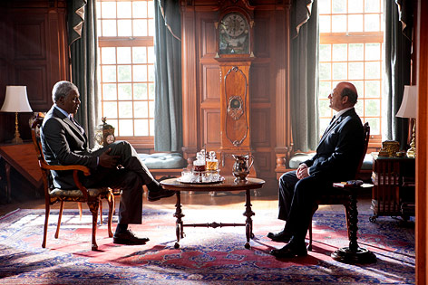 Der südafrikanische Präsident F.W. De Klerk (Gys de Villiers) sucht Rat bei Nelson Mandela (Idris Elba)