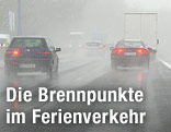 Stau auf einer Autobahn im dichten Schneefall