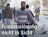 Menschen auf einer Straße in Arbeen