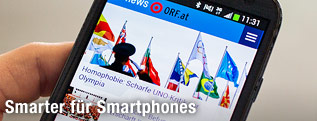 Ein Handy zeigt Mobile Version von ORF.at