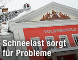 Feuerwehr vor Volksschule in Spittal