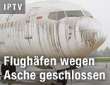Mit Asche bedecktes Flugzeug