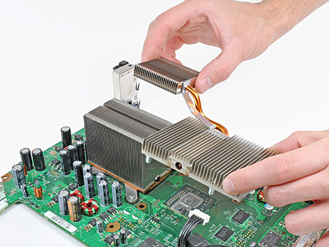© iFixit unter cc-by-sa Platine eines Computers wird repariert