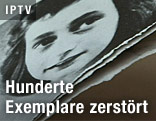 Zerst&ouml;rtes Buch mit Foto von Anne Frank