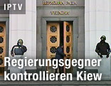 Regierungsgegner vor Parlament