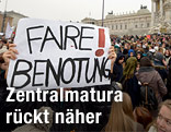 Banner mit der Aufschrift "Faire Benotung"