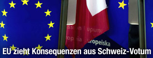 EU-Logo und Schweizer Fahne