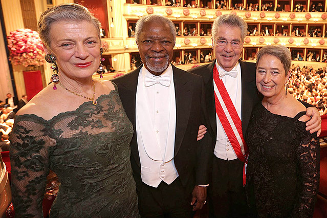 Margit Fischer, Bundespräsident Heinz Fischer, Ex-UNO-Generalsekretär Kofi Annan und dessen Frau Nane Lagergren