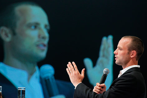 © Reuters/Albert Gea Oscar Pistorius bei einer Konferenz, 2012