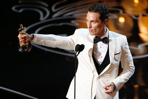 © Reuters/Lucy Nicholson Matthew McConaughey präsentiert seinen Oscar