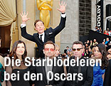 "Photobomb" von Schauspieler Benedict Cumberbatch hinter der Rockband U2
