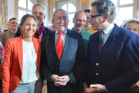 © APA/Barbara Gindl NEOS-Kandidatin Barbara Unterkofler, SPÖ-Bürgermeister Heinz Schaden und Christoph Ferch (Bürger für Salzburg)