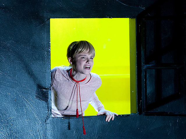 © Burgtheater/Reinhard Maximilian Werner Jasna Fritzi Bauer in "Die Krönung Richards III" im Burgtheater
