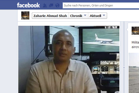 © Screenshot: Facebook.com/ZahariePilot Flugkapitän Zaharie Ahmad Shah vor seinem Flugsimulator