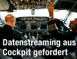 Piloten in einem Cockpit