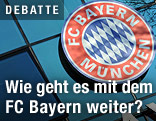 Das Logo des FC Bayern auf der Zentrale in München