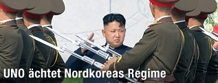 Kim Jong-un bei einer Militärparade