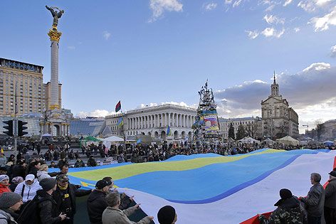 © APA/EPA/Robert Ghement Ukrainische Fahne vor Parlament in Kiev