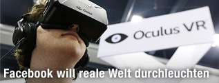 Mann mit Oculus-Brille