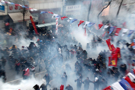 © Reuters/Osman Orsal Tränengaseinsatz bei Demonstration in der Türkei