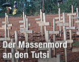 Massengrab mit Kreuzen
