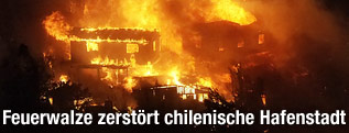 Brennende Häuser