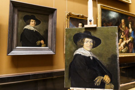 © ORF.at/Dominique Hammer Bild eines chinesischen Künstlers neben dem Original im Kunsthistorischen Museum