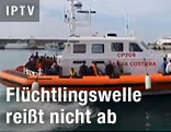 Afrikanische Fl&uuml;chtlinge auf italienischem Marineboot