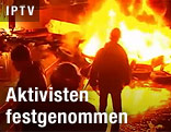 Aktivisten vor einem Brand
