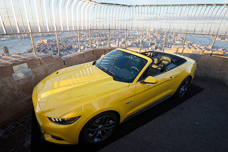 © APA/AP/John Minchillo Ford Mustang auf dem Empire State Building