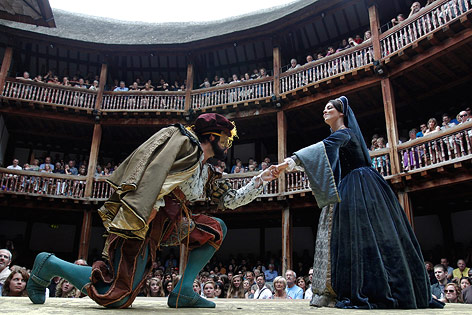 © Reuters/Luke MacGregor Aufführung im Globe Theatre in London